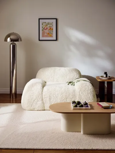 Fauteuil lounge LINN dans un intérieur résidentiel de luxe