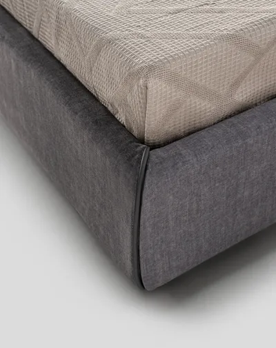 Detail of the corner of the ORIAN upholstered bed base with contrasting trim