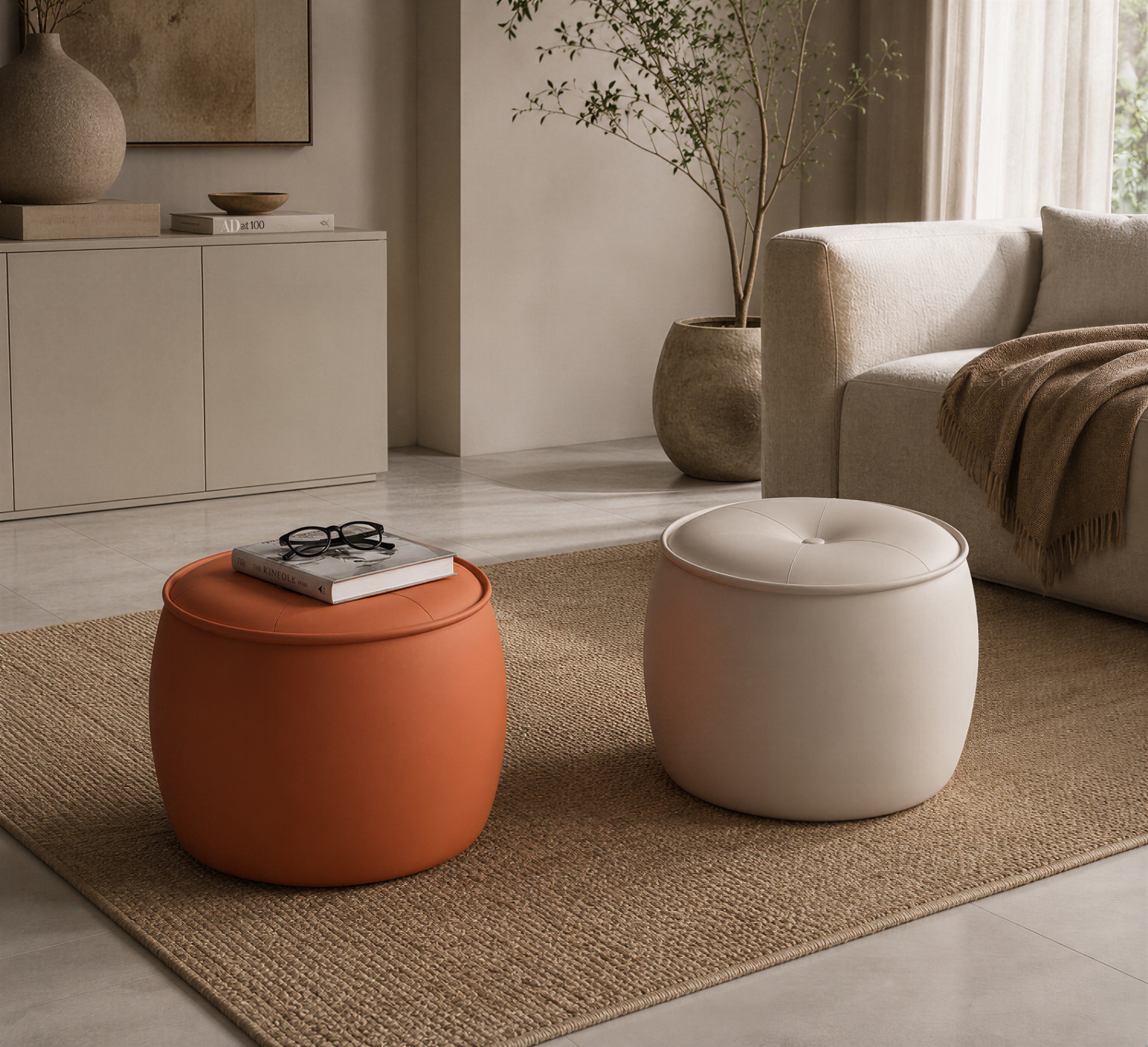 Pouf EVO StileSofa — EVO è un pouf imbottito dalle linee pulite e arrotondate, rivestito in pregiata pelle CLASSE 1 e realizzato artigianalmente in Italia.