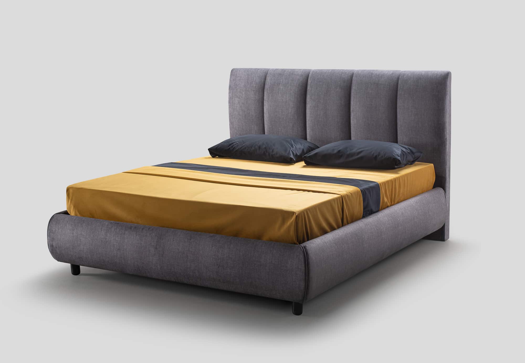 Letto VALEN, vista angolare su fondo neutro