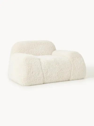 Fauteuil LINN, vue angulaire soulignant les volumes enveloppants