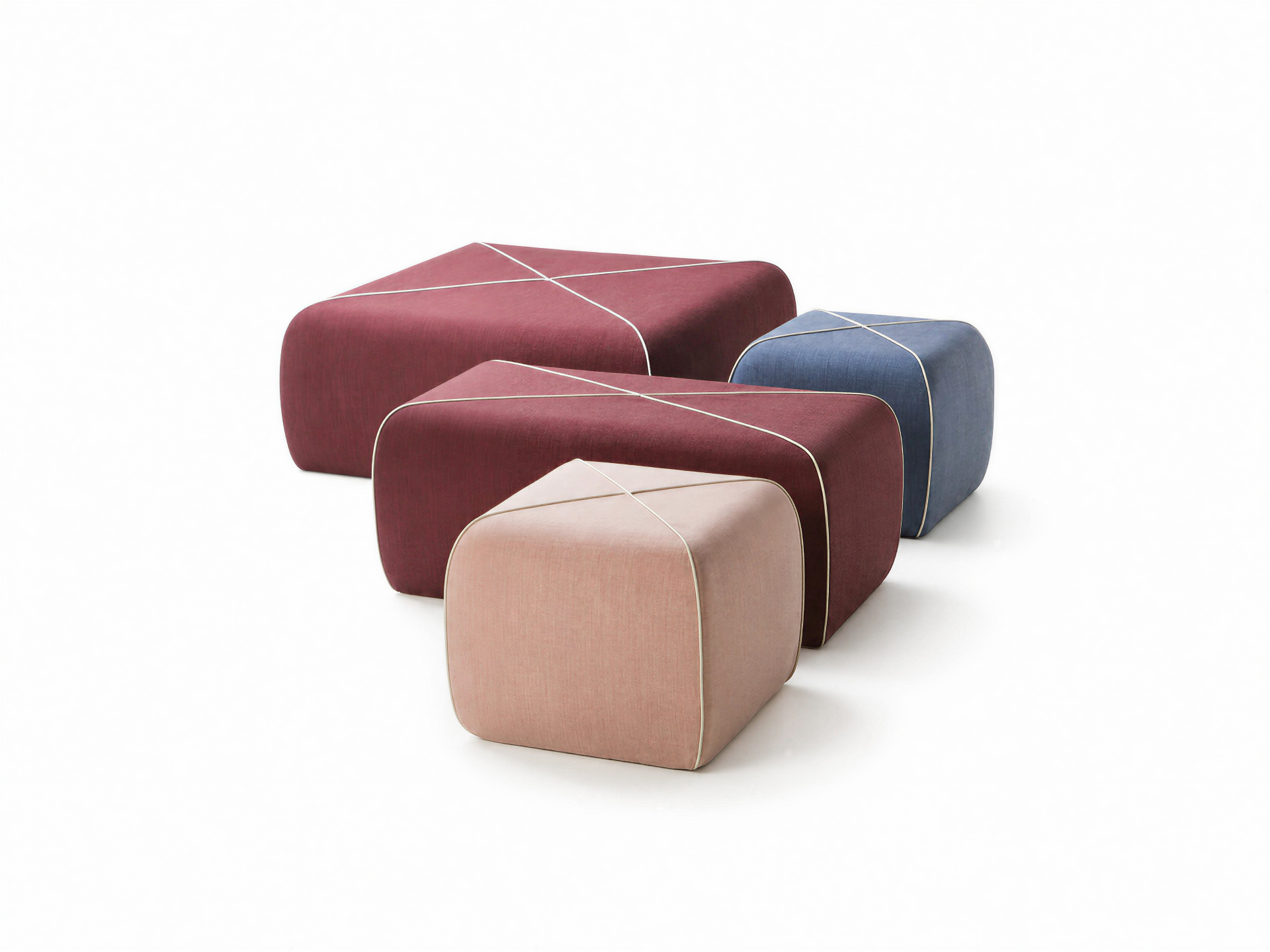 Pouf NODO in composizione multi-colore e multi-formato