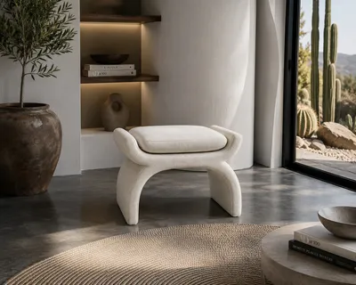 Pouf NAFYA dans un intérieur contemporain avec lumière naturelle