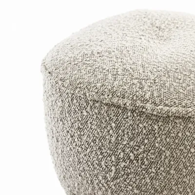 Detail of the upholstered seat of the MILO pouf