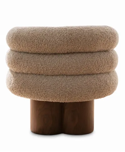 Fauteuil OTTO en bouclé taupe, vue angulaire mettant en évidence la silhouette sculpturale