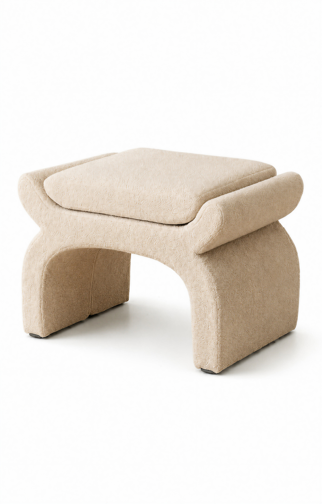 Pouf NAFYA in tessuto bouclé crema, vista angolata