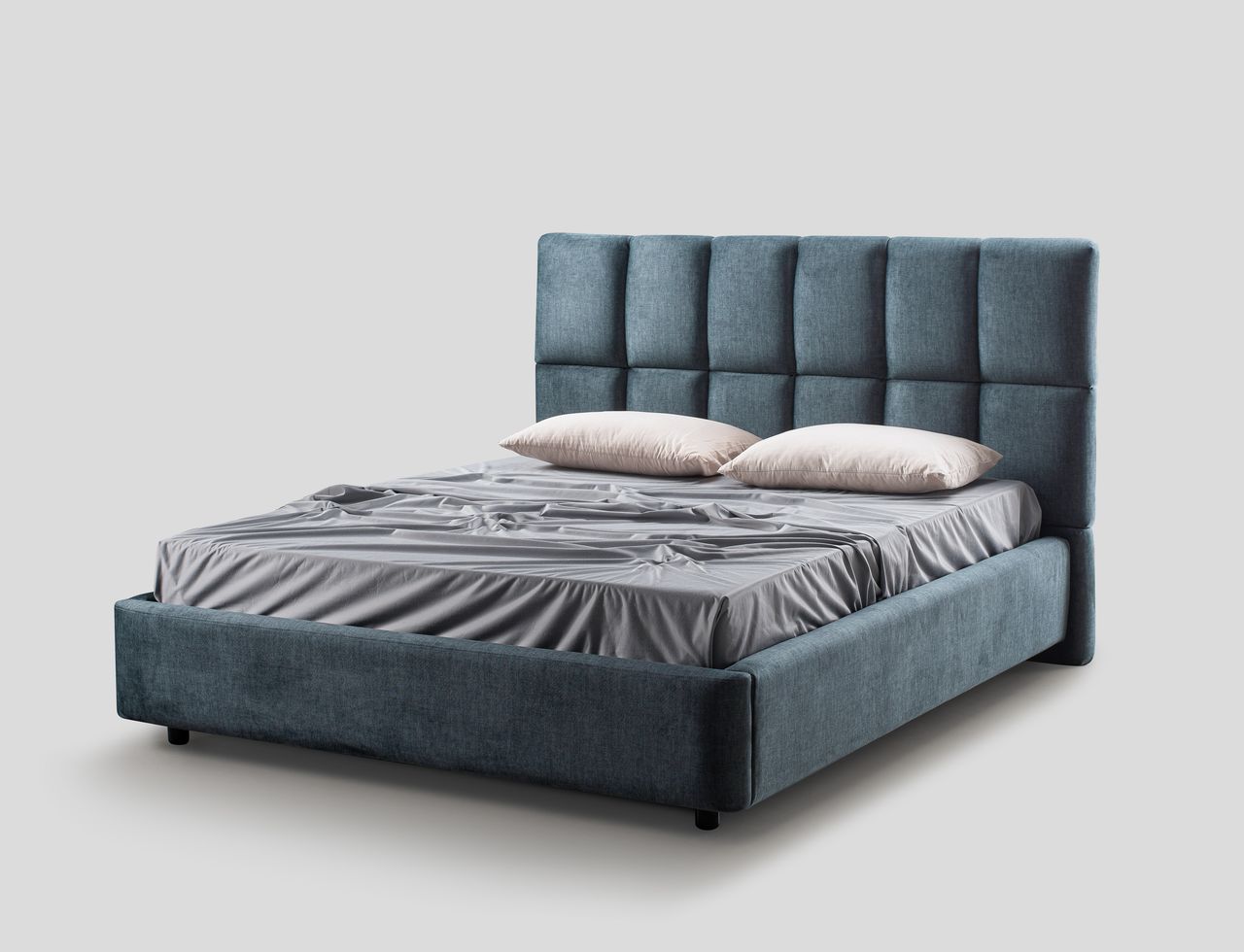 Letto NUVEN, vista frontale su fondo neutro