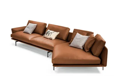 Sofa NOCTURNE 1 Armlehne aus cognacfarbenem Leder, Dreiviertel-Perspektivansicht